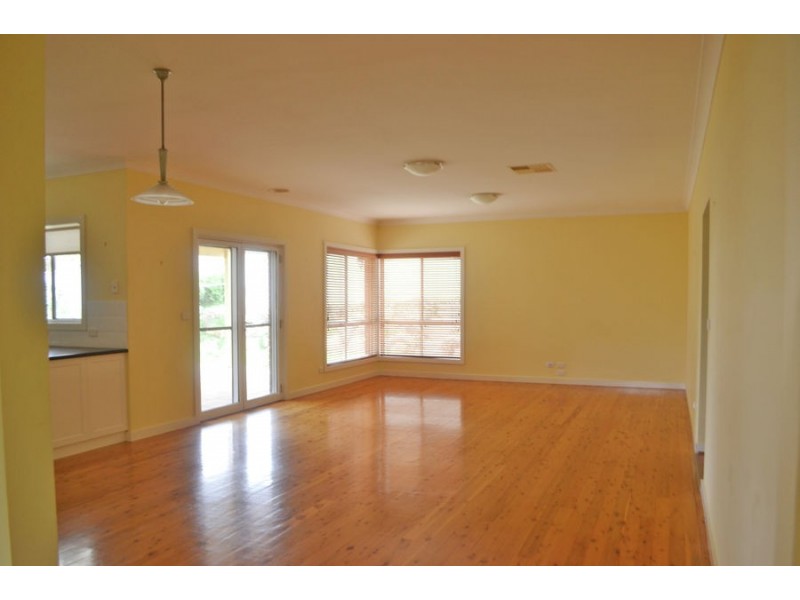 6 Lyndoch Place, Bourkelands NSW 2650
