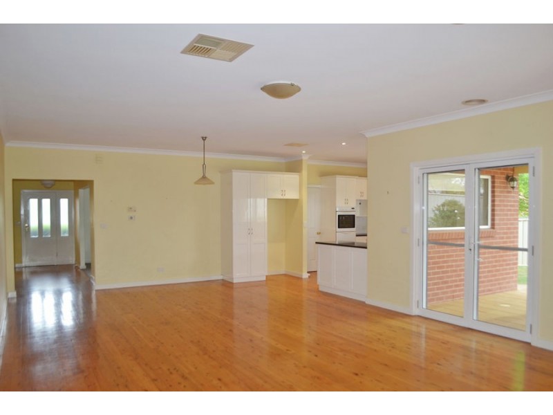 6 Lyndoch Place, Bourkelands NSW 2650