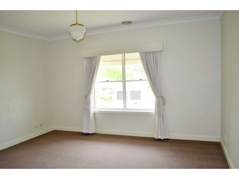6 Lyndoch Place, Bourkelands NSW 2650