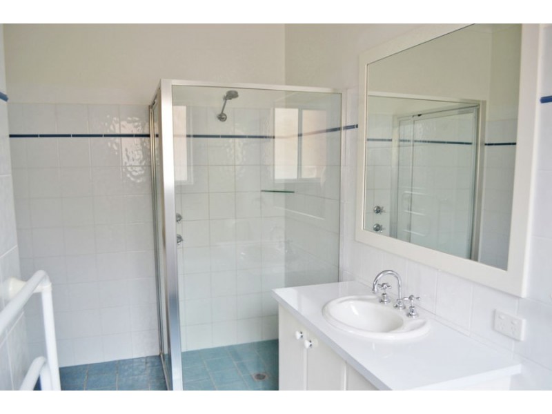 6 Lyndoch Place, Bourkelands NSW 2650