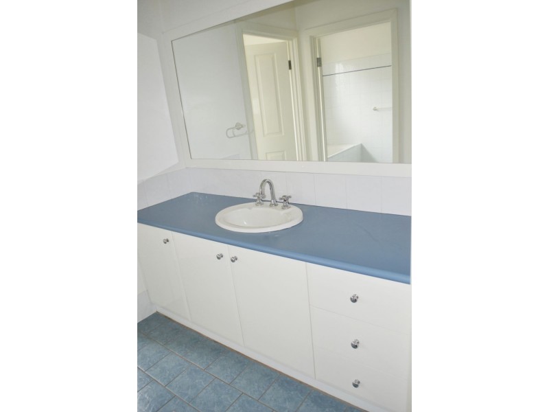6 Lyndoch Place, Bourkelands NSW 2650