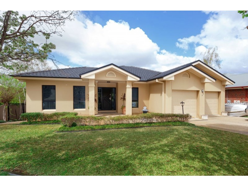 8 Headley Place, Kooringal NSW 2650