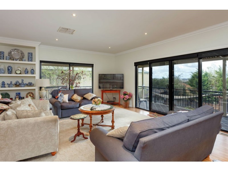 8 Headley Place, Kooringal NSW 2650