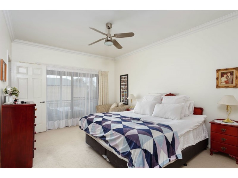 8 Headley Place, Kooringal NSW 2650
