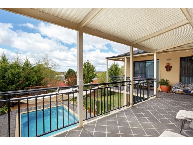 8 Headley Place, Kooringal NSW 2650