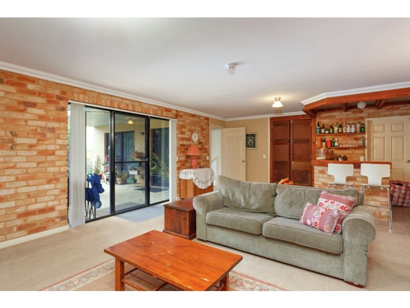 8 Headley Place, Kooringal NSW 2650