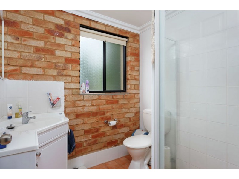 8 Headley Place, Kooringal NSW 2650