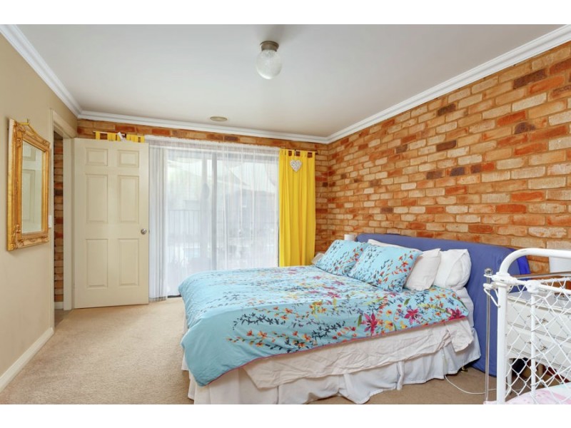 8 Headley Place, Kooringal NSW 2650