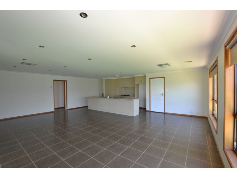 10 Pinnacle Place, Estella NSW 2650