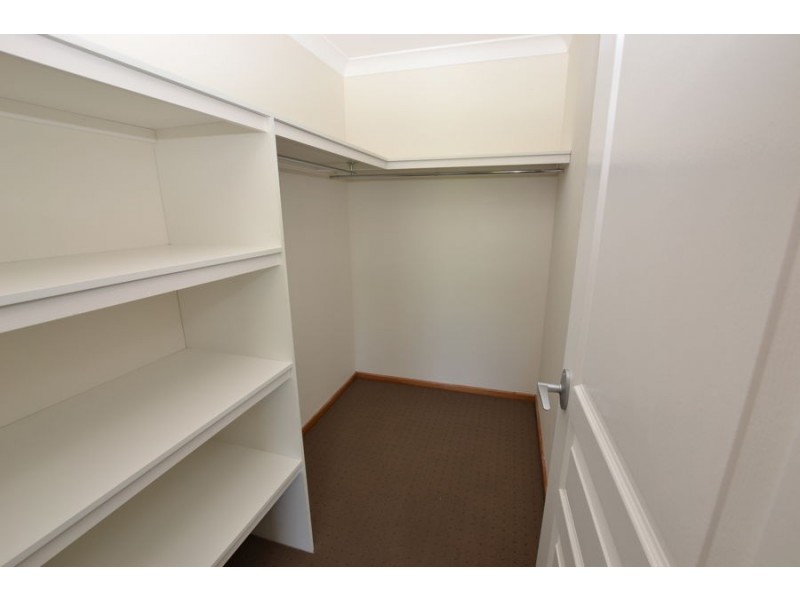 10 Pinnacle Place, Estella NSW 2650