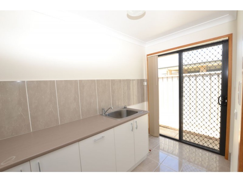 10 Pinnacle Place, Estella NSW 2650