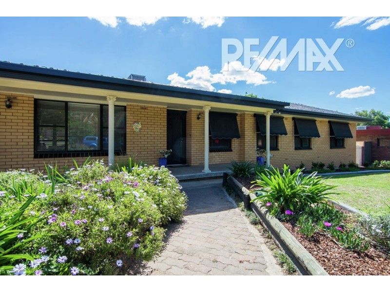 73 Balmoral Crescent, Lake Albert NSW 2650