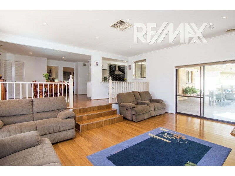 73 Balmoral Crescent, Lake Albert NSW 2650