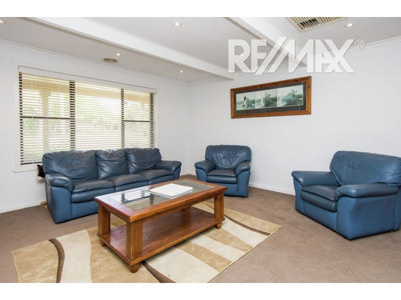 73 Balmoral Crescent, Lake Albert NSW 2650