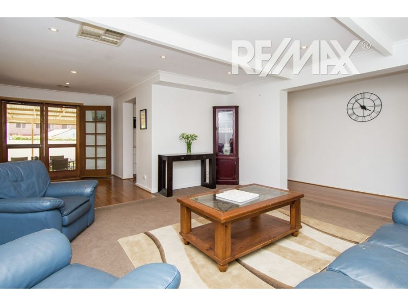 73 Balmoral Crescent, Lake Albert NSW 2650