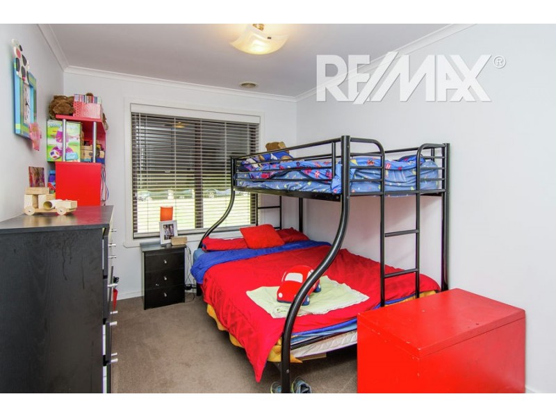 73 Balmoral Crescent, Lake Albert NSW 2650