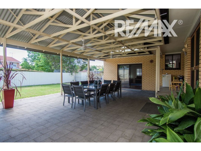 73 Balmoral Crescent, Lake Albert NSW 2650