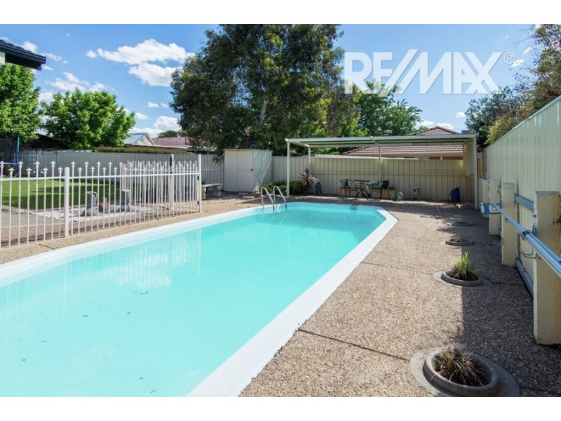 73 Balmoral Crescent, Lake Albert NSW 2650