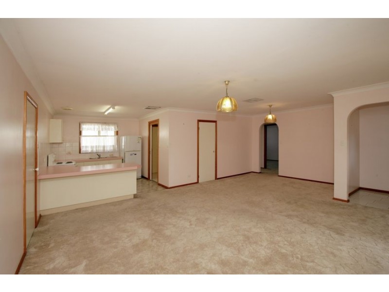2/2 Plumpton Road, Kooringal NSW 2650