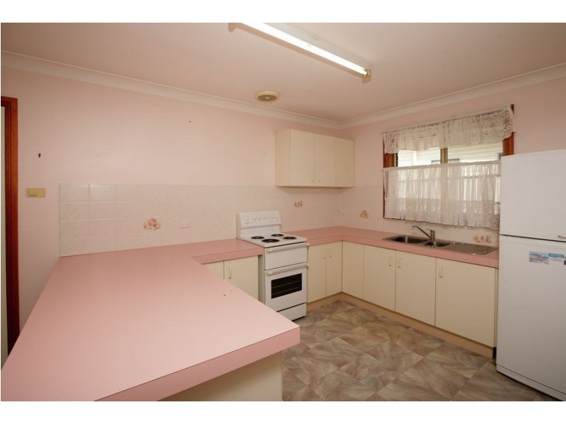 2/2 Plumpton Road, Kooringal NSW 2650