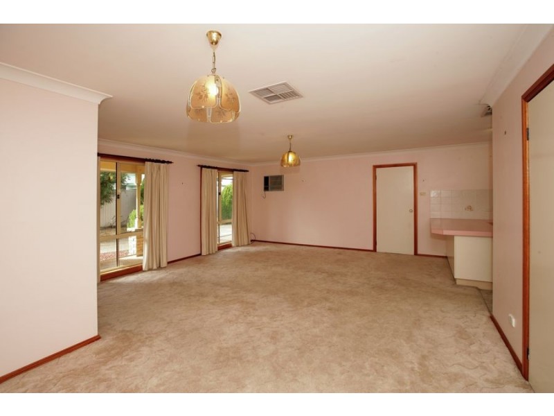 2/2 Plumpton Road, Kooringal NSW 2650