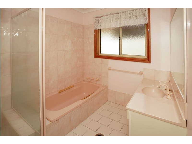 2/2 Plumpton Road, Kooringal NSW 2650