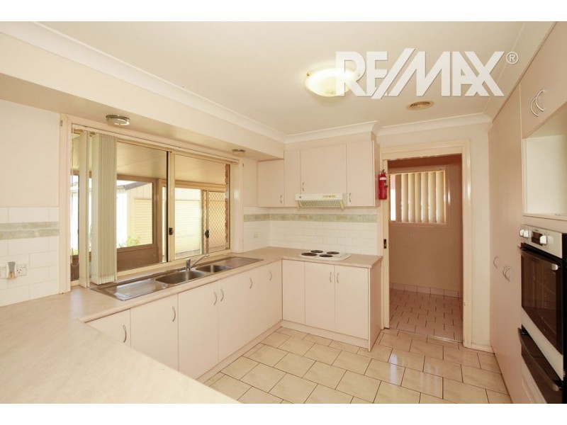 17 Kirrang Avenue, Glenfield Park NSW 2650