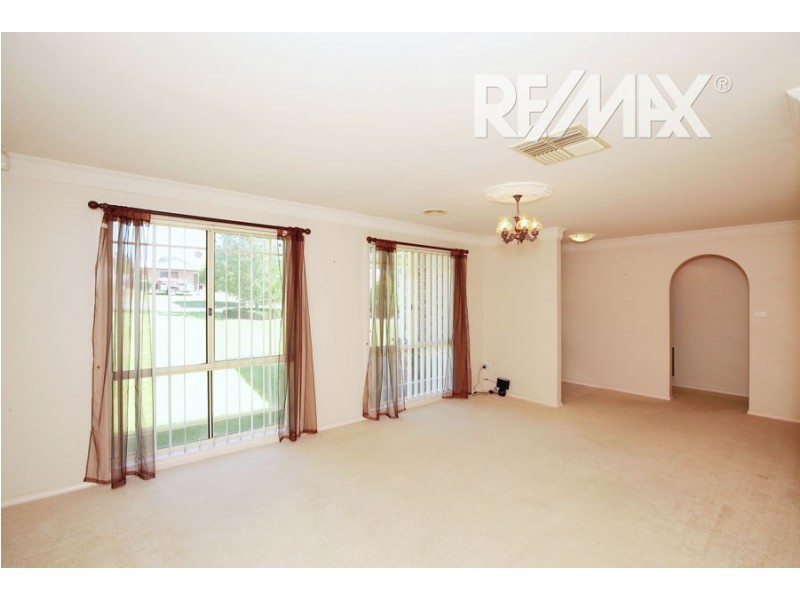 17 Kirrang Avenue, Glenfield Park NSW 2650