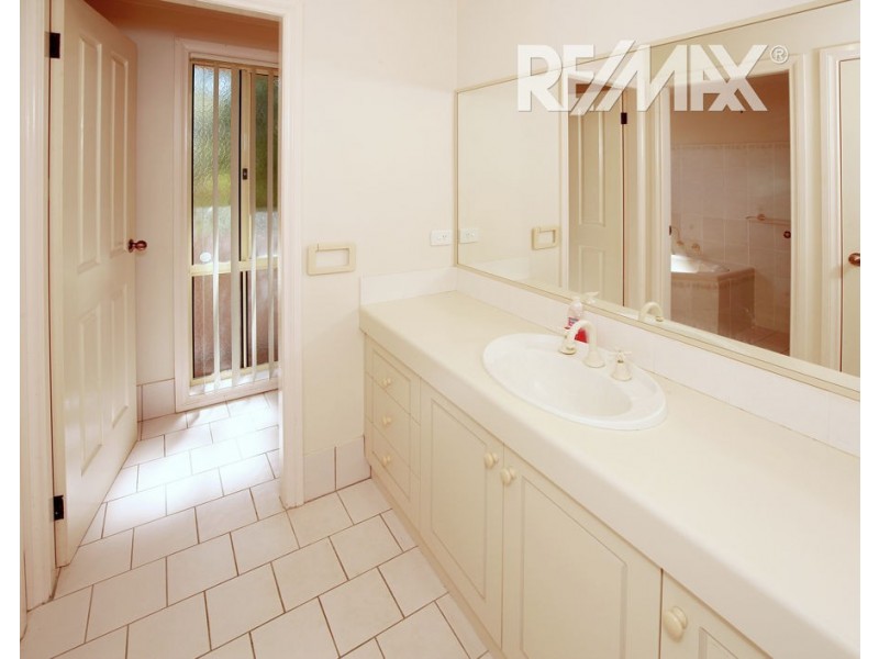 17 Kirrang Avenue, Glenfield Park NSW 2650