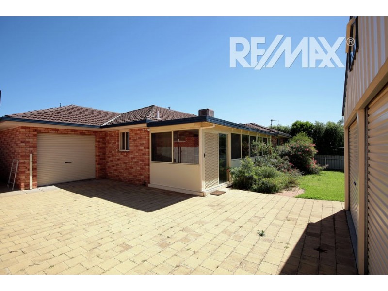 17 Kirrang Avenue, Glenfield Park NSW 2650