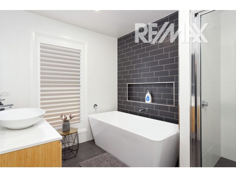 23 Mullagh Crescent, Boorooma NSW 2650