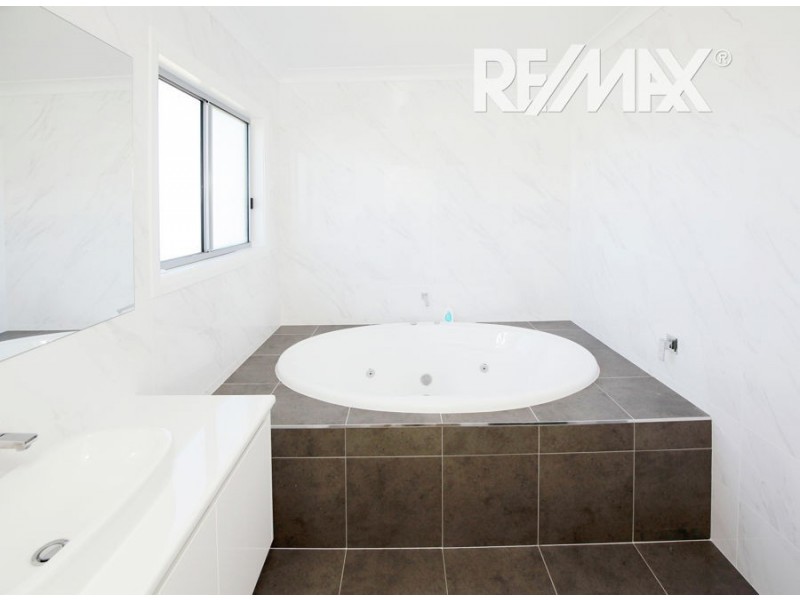 5 Kyalla Place, Bourkelands NSW 2650