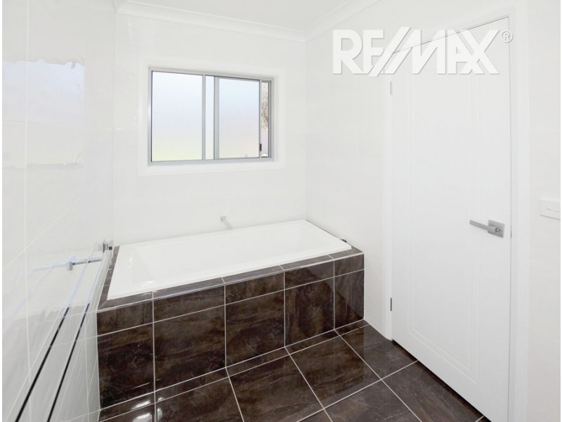 5 Kyalla Place, Bourkelands NSW 2650