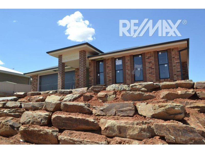 4 Ellerslie Street, Gobbagombalin NSW 2650