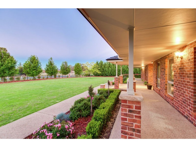 5 Veronica Place, Lake Albert NSW 2650