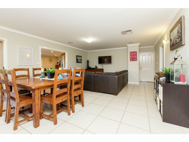 5 Veronica Place, Lake Albert NSW 2650