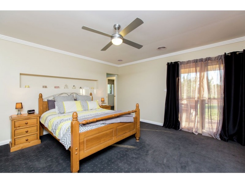 5 Veronica Place, Lake Albert NSW 2650