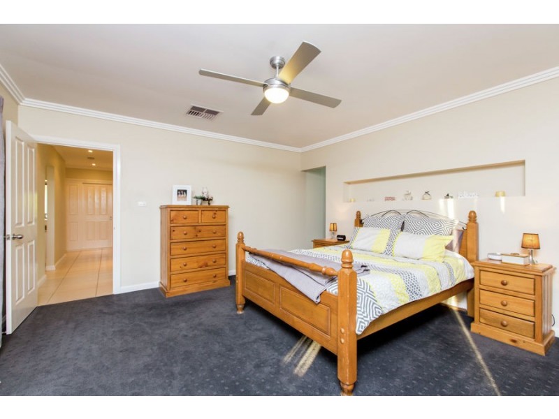 5 Veronica Place, Lake Albert NSW 2650