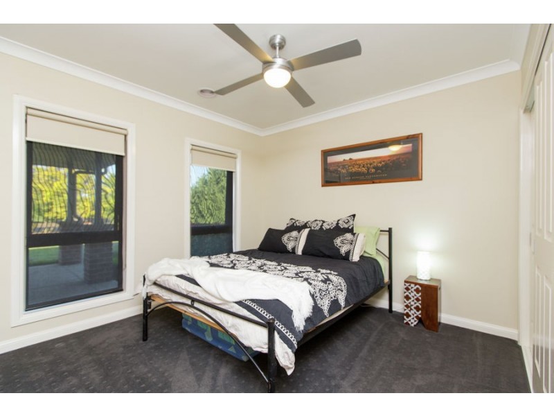 5 Veronica Place, Lake Albert NSW 2650