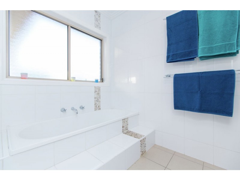 5 Veronica Place, Lake Albert NSW 2650