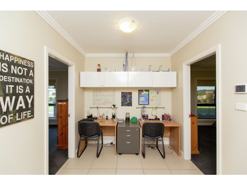 5 Veronica Place, Lake Albert NSW 2650