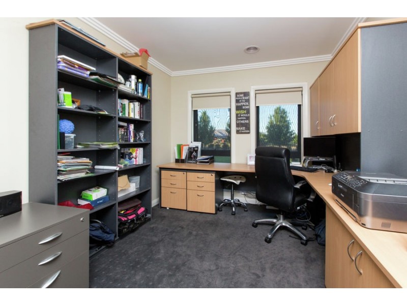 5 Veronica Place, Lake Albert NSW 2650