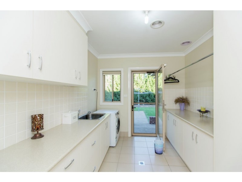 5 Veronica Place, Lake Albert NSW 2650