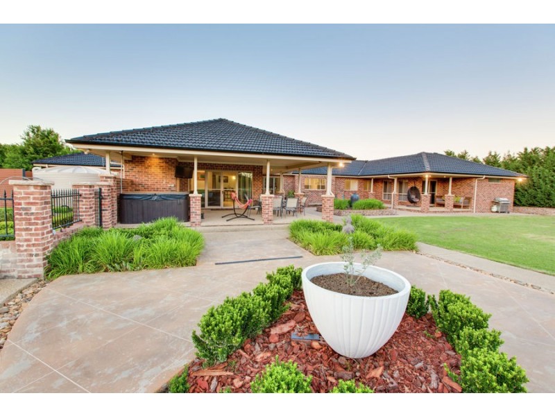 5 Veronica Place, Lake Albert NSW 2650