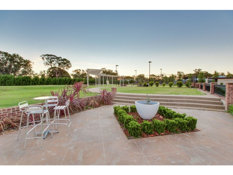 5 Veronica Place, Lake Albert NSW 2650