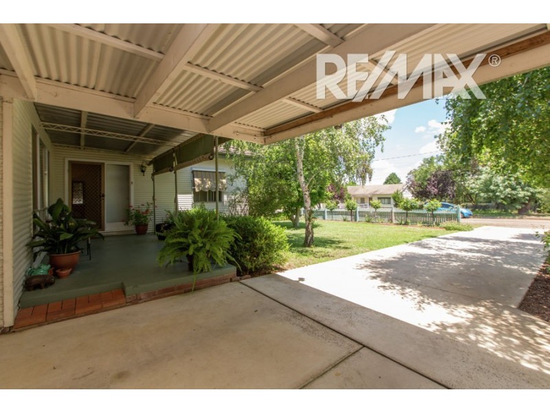 85 Tichborne Crescent, Kooringal NSW 2650