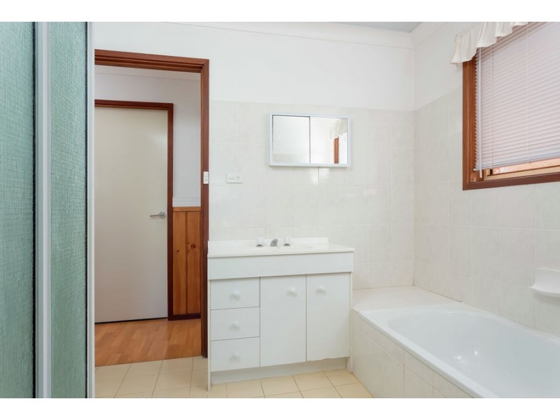 23 Bamarook Crecsent, Glenfield Park NSW 2650