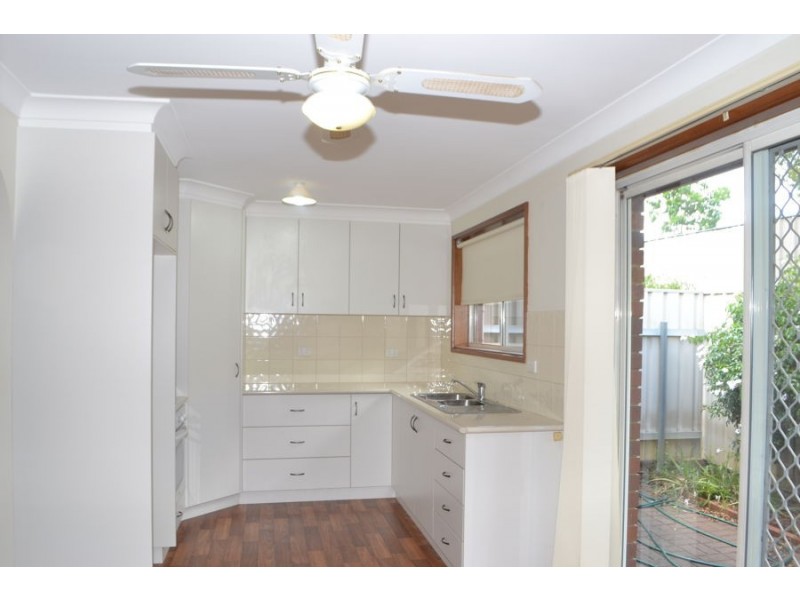 4/36 Collins Street, Turvey Park NSW 2650