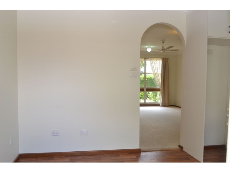 4/36 Collins Street, Turvey Park NSW 2650