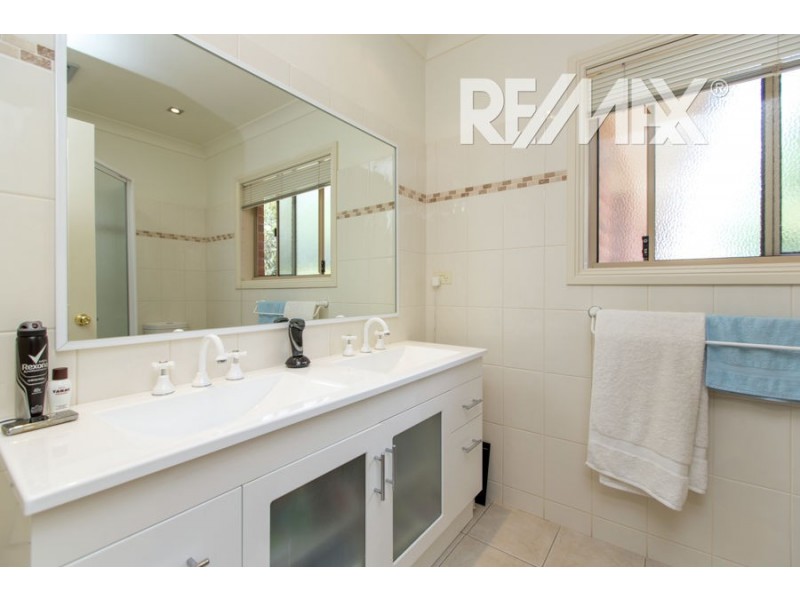 9 Bogong Crescent, Tatton NSW 2650